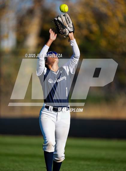Thumbnail 2 in Elizabeth vs. Air Academy (CHSAA 4A First Round) photogallery.