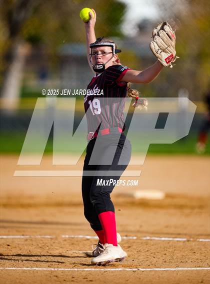 Thumbnail 1 in Elizabeth vs. Air Academy (CHSAA 4A First Round) photogallery.