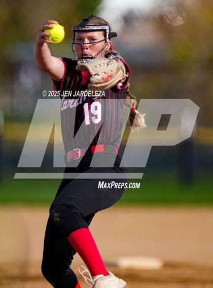 Thumbnail 3 in Elizabeth vs. Air Academy (CHSAA 4A First Round) photogallery.