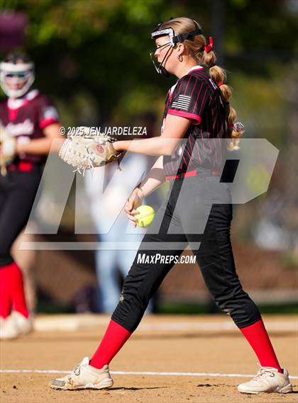 Thumbnail 2 in Elizabeth vs. Air Academy (CHSAA 4A First Round) photogallery.