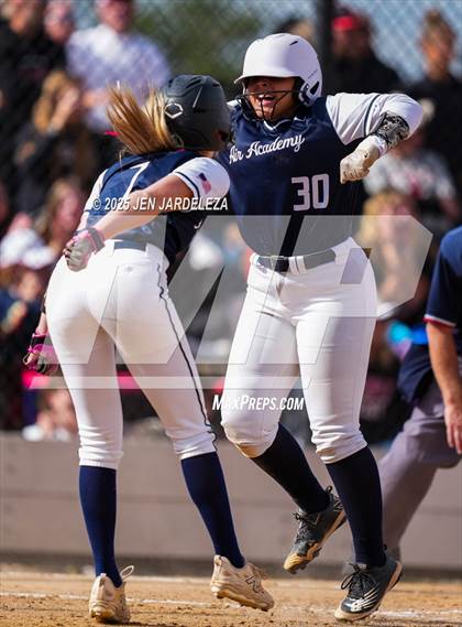 Thumbnail 3 in Elizabeth vs. Air Academy (CHSAA 4A First Round) photogallery.