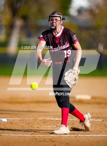 Thumbnail 2 in Elizabeth vs. Air Academy (CHSAA 4A First Round) photogallery.