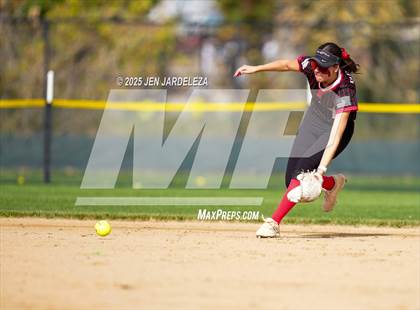 Thumbnail 1 in Elizabeth vs. Air Academy (CHSAA 4A First Round) photogallery.