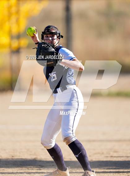 Thumbnail 3 in Elizabeth vs. Air Academy (CHSAA 4A First Round) photogallery.