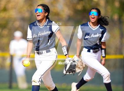 Thumbnail 3 in Elizabeth vs. Air Academy (CHSAA 4A First Round) photogallery.