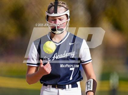 Thumbnail 2 in Elizabeth vs. Air Academy (CHSAA 4A First Round) photogallery.