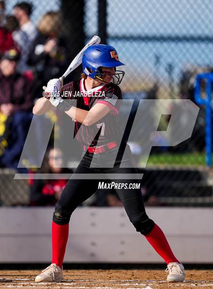 Thumbnail 2 in Elizabeth vs. Air Academy (CHSAA 4A First Round) photogallery.