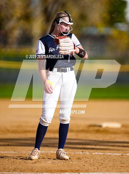 Thumbnail 3 in Elizabeth vs. Air Academy (CHSAA 4A First Round) photogallery.