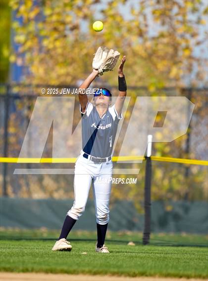 Thumbnail 3 in Elizabeth vs. Air Academy (CHSAA 4A First Round) photogallery.