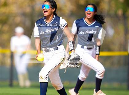 Thumbnail 2 in Elizabeth vs. Air Academy (CHSAA 4A First Round) photogallery.