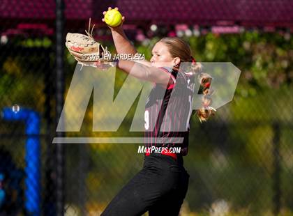 Thumbnail 2 in Elizabeth vs. Air Academy (CHSAA 4A First Round) photogallery.