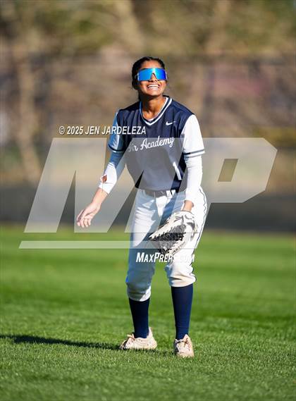 Thumbnail 1 in Elizabeth vs. Air Academy (CHSAA 4A First Round) photogallery.