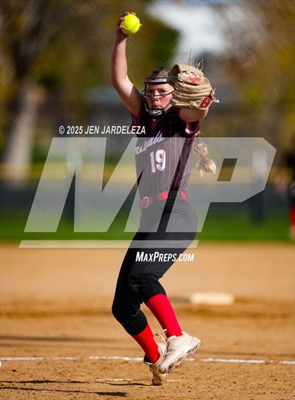 Thumbnail 1 in Elizabeth vs. Air Academy (CHSAA 4A First Round) photogallery.