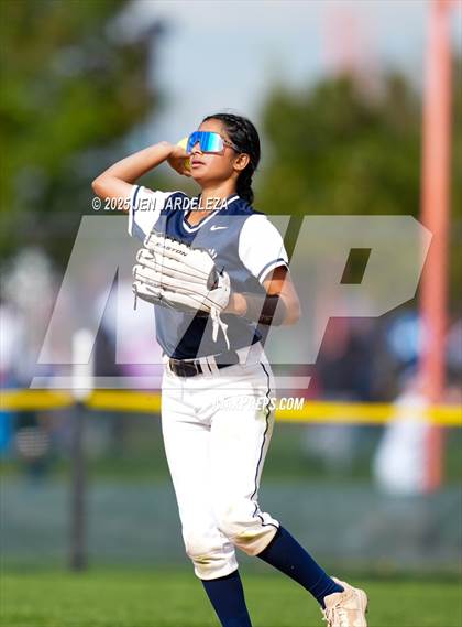 Thumbnail 3 in Elizabeth vs. Air Academy (CHSAA 4A First Round) photogallery.