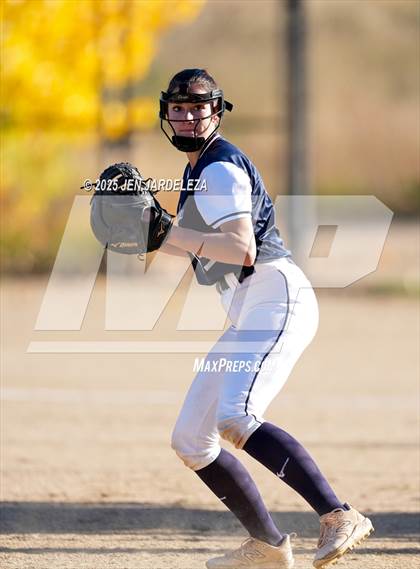 Thumbnail 2 in Elizabeth vs. Air Academy (CHSAA 4A First Round) photogallery.