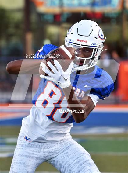 Thumbnail 2 in Mater Dei @ Bishop Gorman photogallery.