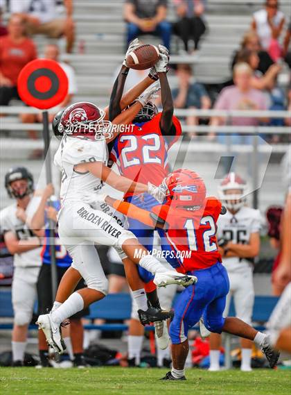 Thumbnail 3 in Braden River vs Southeast JV Football photogallery.