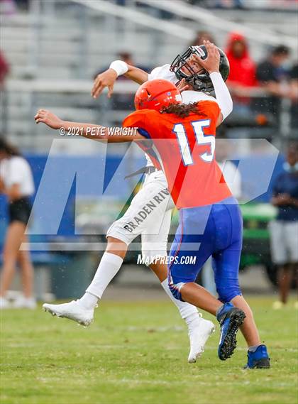 Thumbnail 1 in Braden River vs Southeast JV Football photogallery.