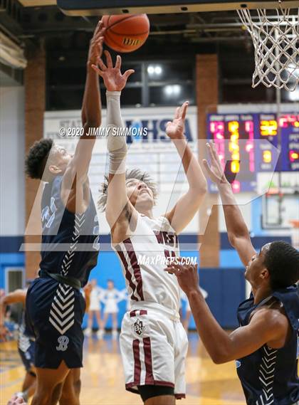 Thumbnail 1 in Belleville West @ Belleville East (IHSA 4A Regional Semifinal) photogallery.