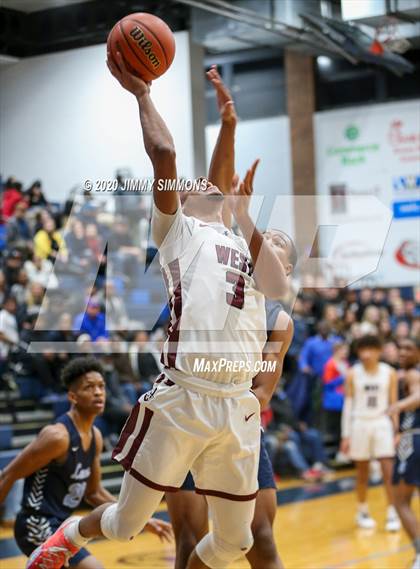 Thumbnail 3 in Belleville West @ Belleville East (IHSA 4A Regional Semifinal) photogallery.