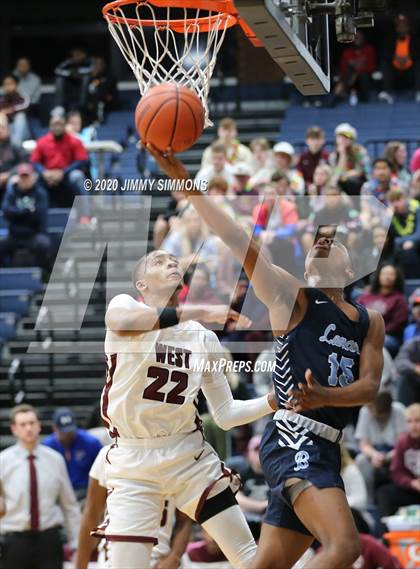 Thumbnail 3 in Belleville West @ Belleville East (IHSA 4A Regional Semifinal) photogallery.
