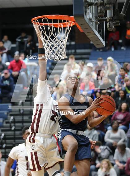Thumbnail 3 in Belleville West @ Belleville East (IHSA 4A Regional Semifinal) photogallery.