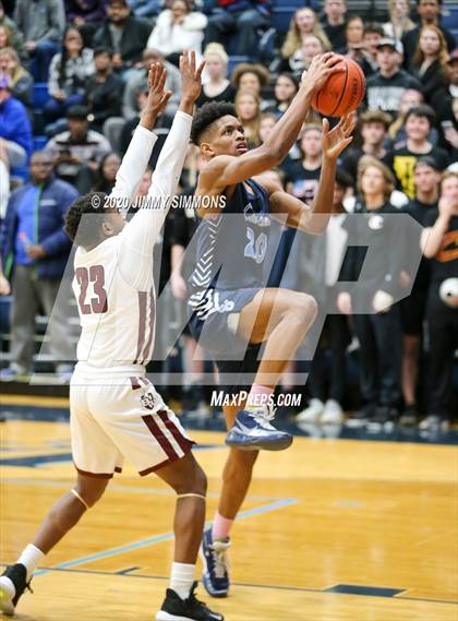 Thumbnail 2 in Belleville West @ Belleville East (IHSA 4A Regional Semifinal) photogallery.