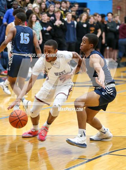 Thumbnail 2 in Belleville West @ Belleville East (IHSA 4A Regional Semifinal) photogallery.