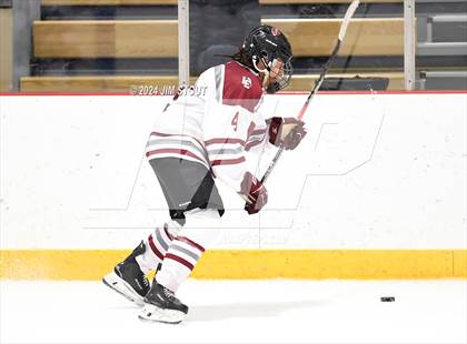 Thumbnail 3 in St. Paul's vs. Loomis (Avon Christmas Classic 7th Place) photogallery.