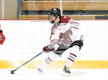 Thumbnail 1 in St. Paul's vs. Loomis (Avon Christmas Classic 7th Place) photogallery.