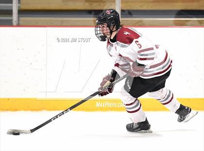 Thumbnail 1 in St. Paul's vs. Loomis (Avon Christmas Classic 7th Place) photogallery.