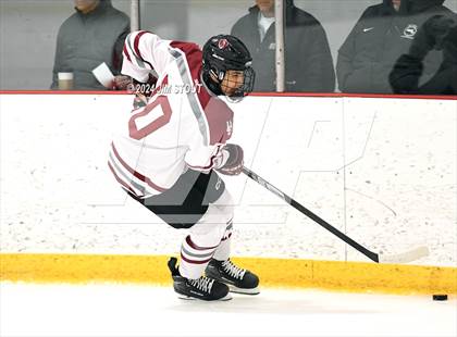 Thumbnail 3 in St. Paul's vs. Loomis (Avon Christmas Classic 7th Place) photogallery.