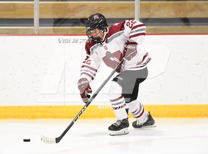 Thumbnail 3 in St. Paul's vs. Loomis (Avon Christmas Classic 7th Place) photogallery.