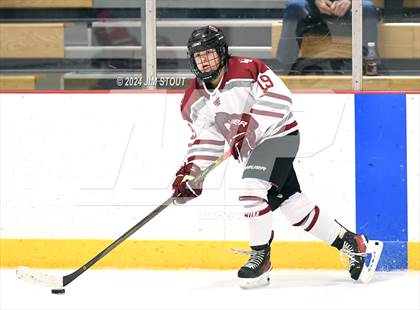 Thumbnail 1 in St. Paul's vs. Loomis (Avon Christmas Classic 7th Place) photogallery.