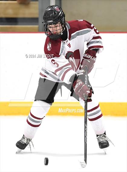 Thumbnail 1 in St. Paul's vs. Loomis (Avon Christmas Classic 7th Place) photogallery.