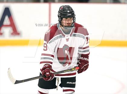 Thumbnail 2 in St. Paul's vs. Loomis (Avon Christmas Classic 7th Place) photogallery.