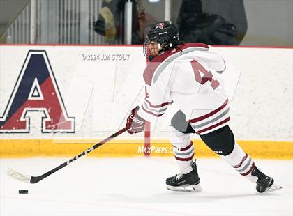 Thumbnail 3 in St. Paul's vs. Loomis (Avon Christmas Classic 7th Place) photogallery.