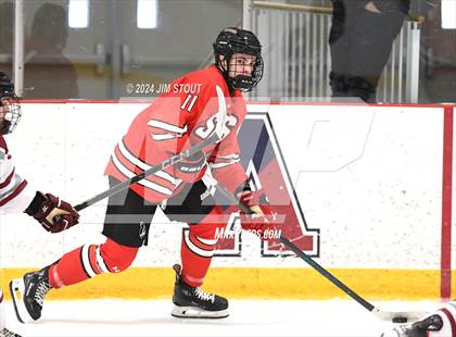 Thumbnail 3 in St. Paul's vs. Loomis (Avon Christmas Classic 7th Place) photogallery.