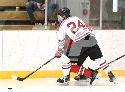 Thumbnail 3 in St. Paul's vs. Loomis (Avon Christmas Classic 7th Place) photogallery.