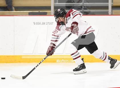 Thumbnail 1 in St. Paul's vs. Loomis (Avon Christmas Classic 7th Place) photogallery.
