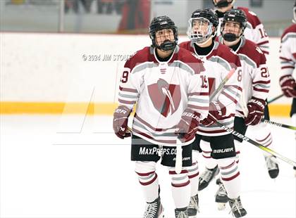 Thumbnail 3 in St. Paul's vs. Loomis (Avon Christmas Classic 7th Place) photogallery.