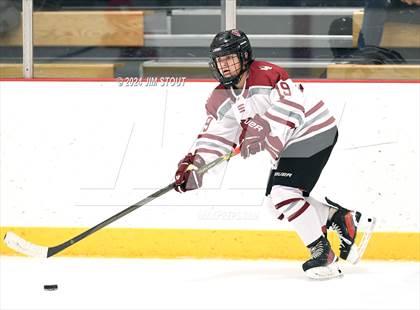 Thumbnail 2 in St. Paul's vs. Loomis (Avon Christmas Classic 7th Place) photogallery.