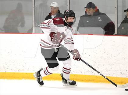 Thumbnail 1 in St. Paul's vs. Loomis (Avon Christmas Classic 7th Place) photogallery.