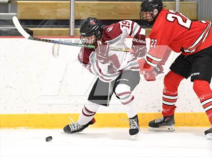 Thumbnail 1 in St. Paul's vs. Loomis (Avon Christmas Classic 7th Place) photogallery.