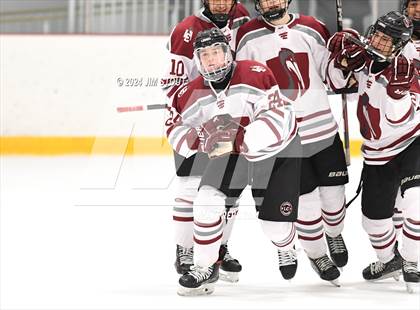 Thumbnail 1 in St. Paul's vs. Loomis (Avon Christmas Classic 7th Place) photogallery.