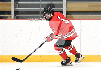 Thumbnail 1 in St. Paul's vs. Loomis (Avon Christmas Classic 7th Place) photogallery.