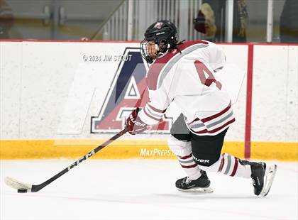 Thumbnail 1 in St. Paul's vs. Loomis (Avon Christmas Classic 7th Place) photogallery.