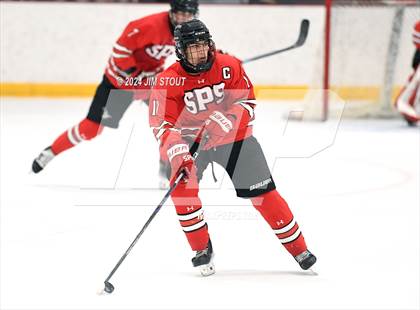 Thumbnail 3 in St. Paul's vs. Loomis (Avon Christmas Classic 7th Place) photogallery.