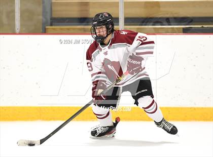 Thumbnail 3 in St. Paul's vs. Loomis (Avon Christmas Classic 7th Place) photogallery.