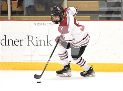 Thumbnail 3 in St. Paul's vs. Loomis (Avon Christmas Classic 7th Place) photogallery.
